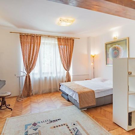 Апартаменты Bed&Wine In The Center Of Орадя Экстерьер фото