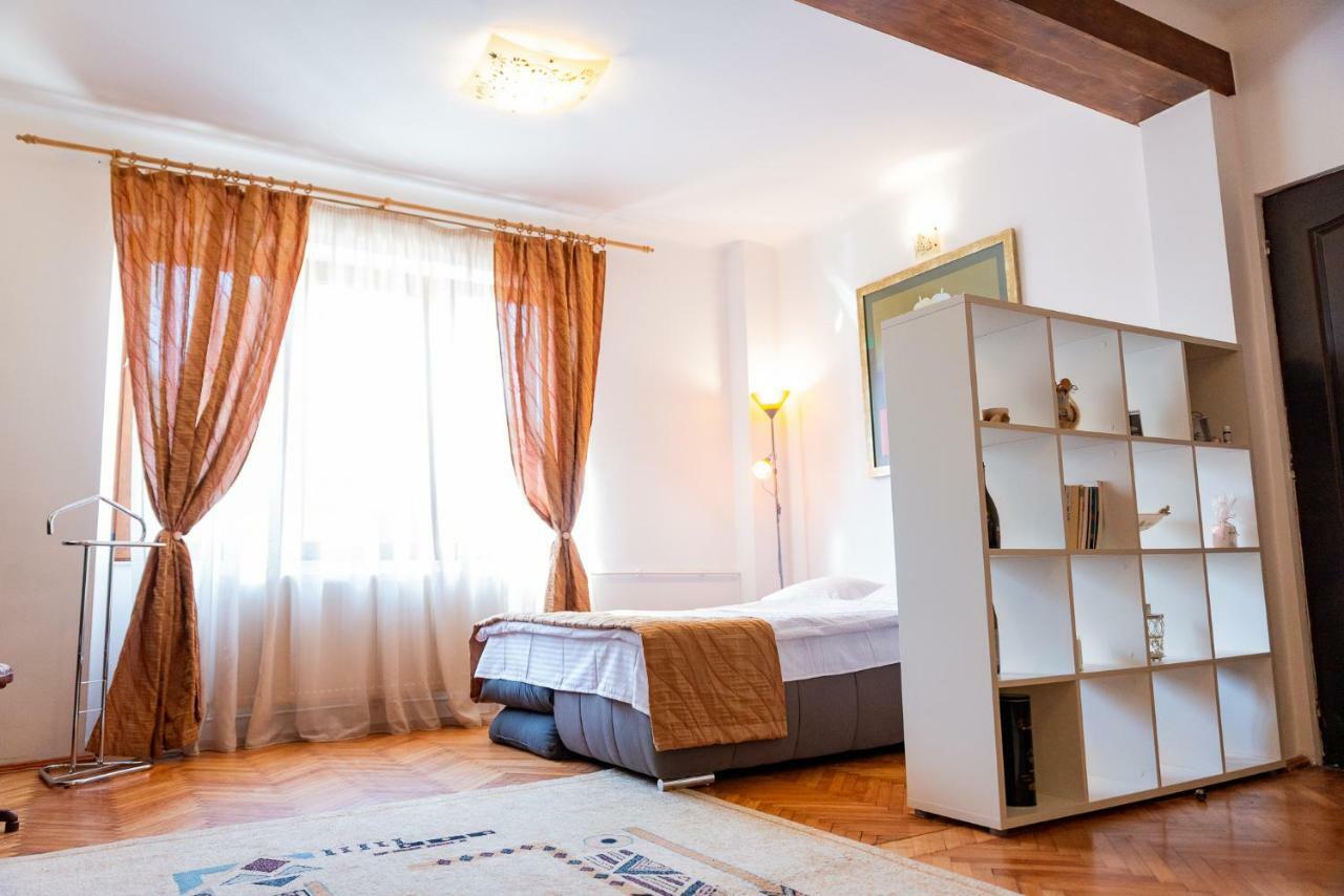 Апартаменты Bed&Wine In The Center Of Орадя Экстерьер фото