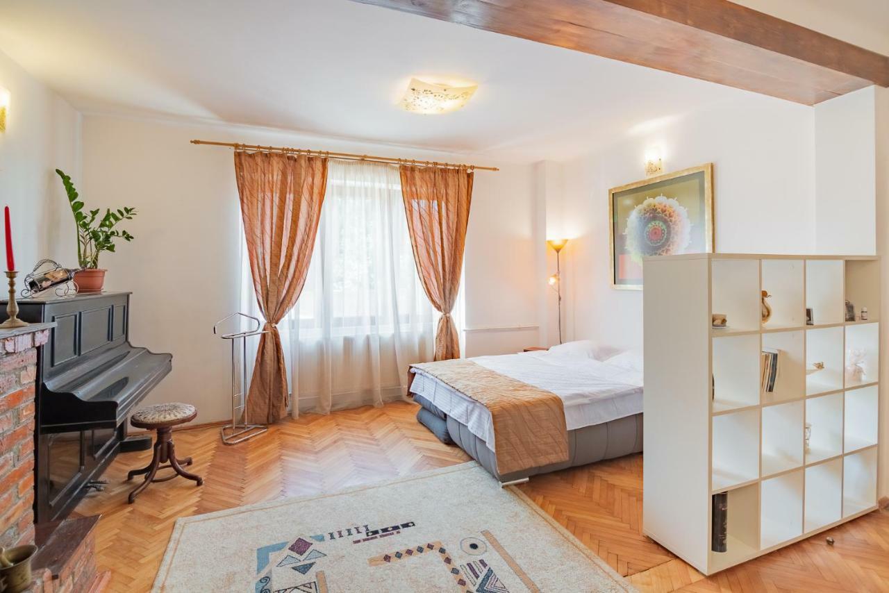 Апартаменты Bed&Wine In The Center Of Орадя Экстерьер фото