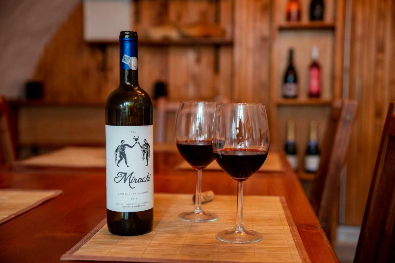Апартаменты Bed&Wine In The Center Of Орадя Экстерьер фото