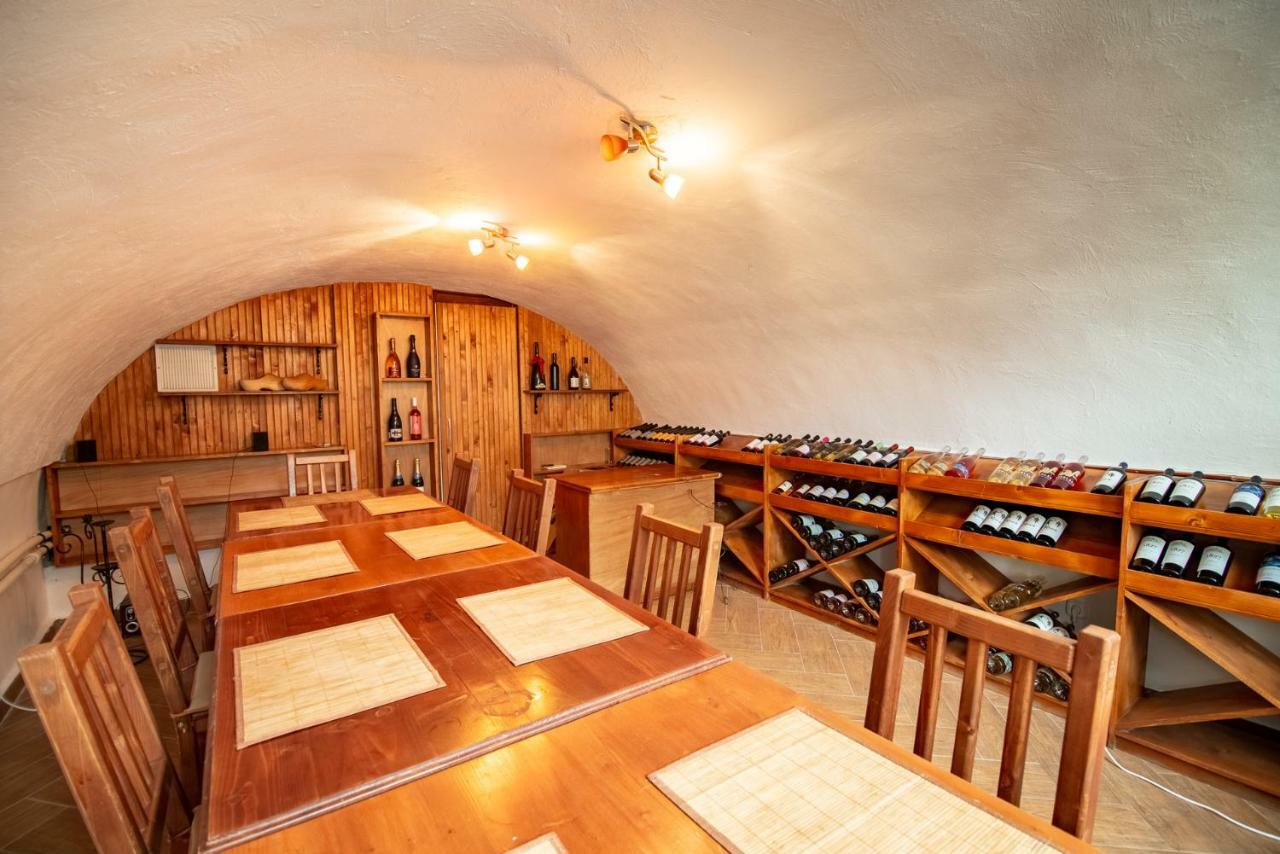 Апартаменты Bed&Wine In The Center Of Орадя Экстерьер фото