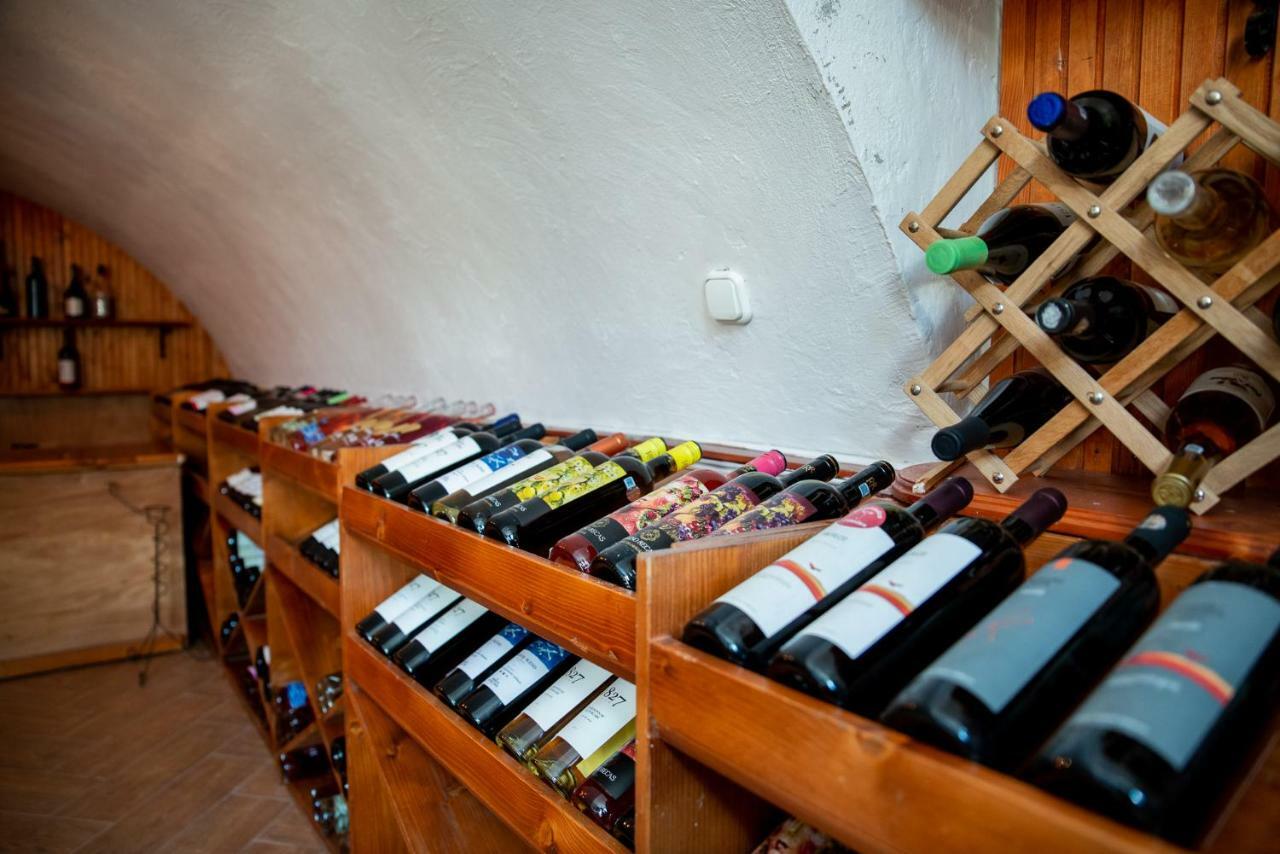 Апартаменты Bed&Wine In The Center Of Орадя Экстерьер фото